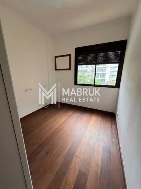 204 m² apartment with a balcony and 4 bedrooms — photo 3