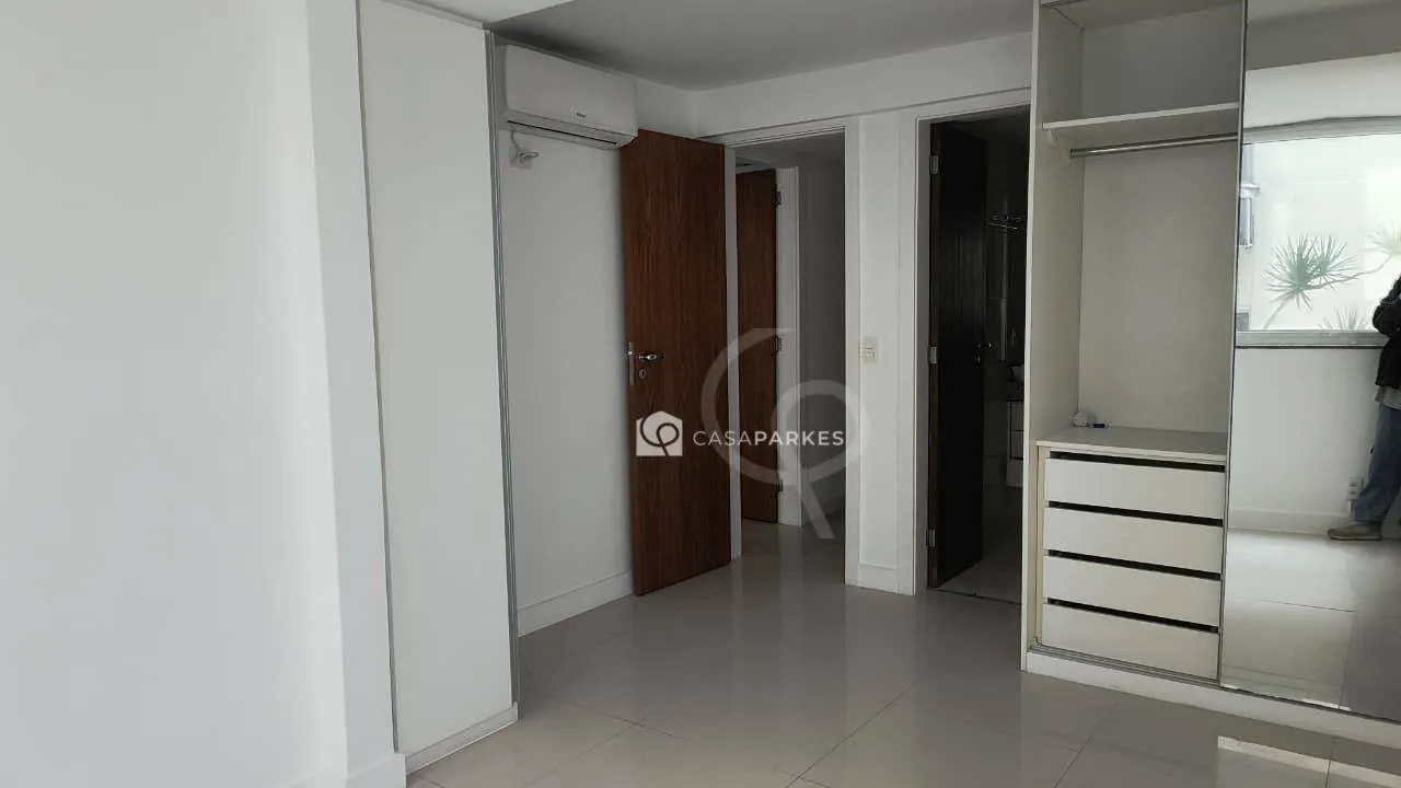 Apartamento de 4 dormitórios com 198 m² e cozinha fechada — photo 4