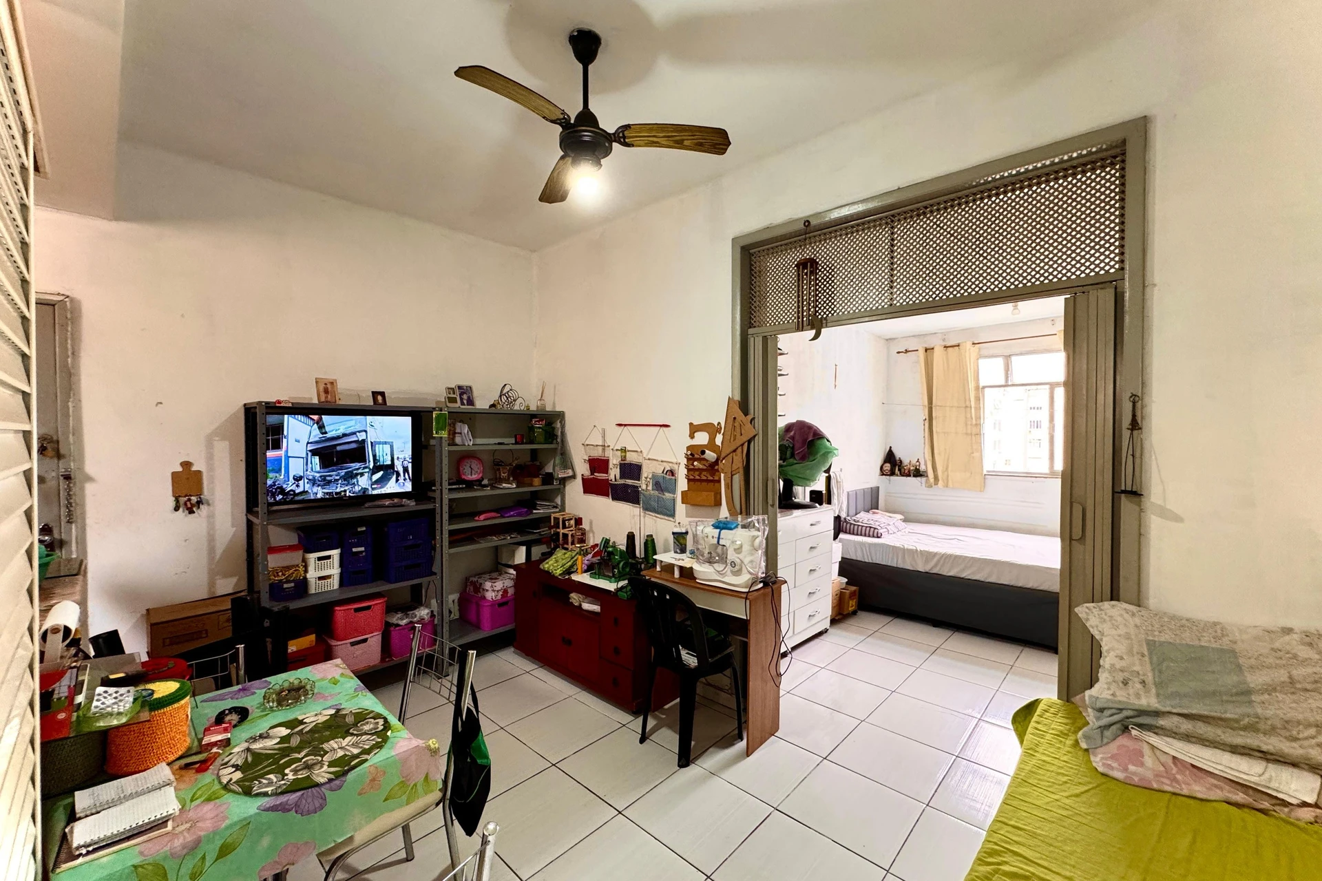 23 m² apartment with a washing machine and a home office
