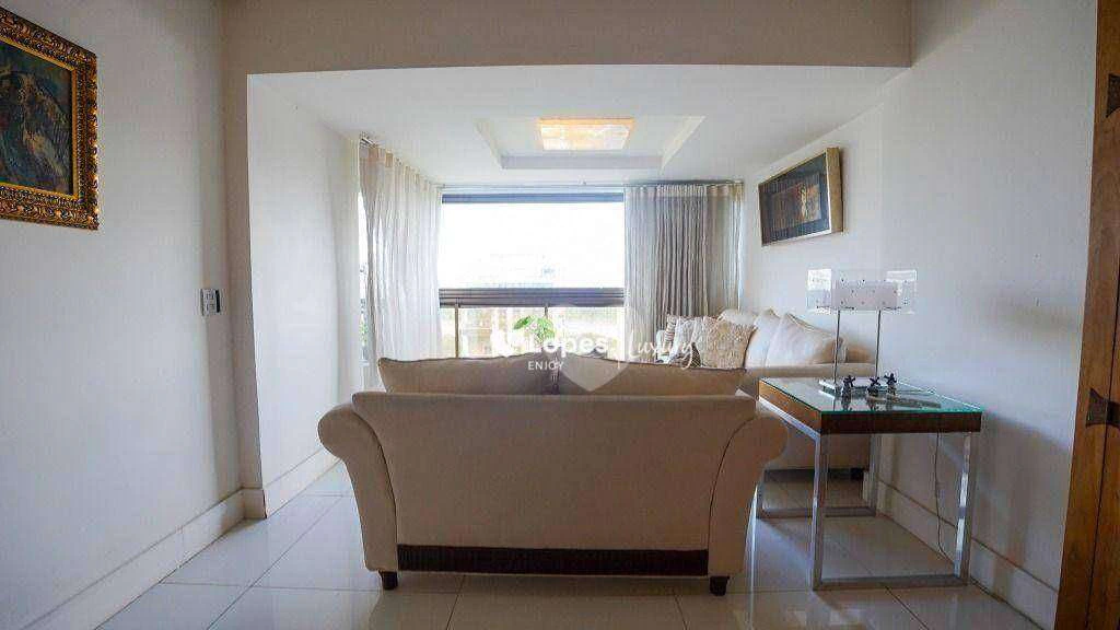 Apartamento mobiliado com 5 quartos e 9 banheiros