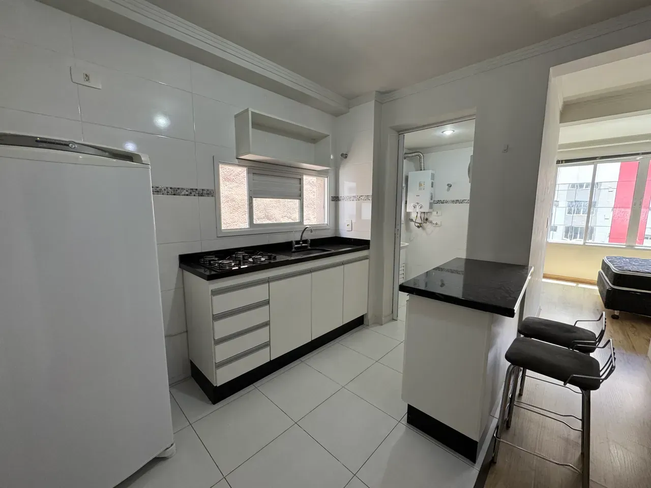 1-bedroom apartment with open kitchen and gas stove — photo 2