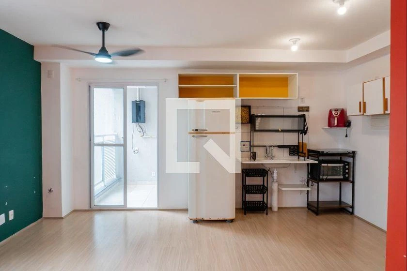 Furnished 1-bedroom apartment with glassed-in balcony