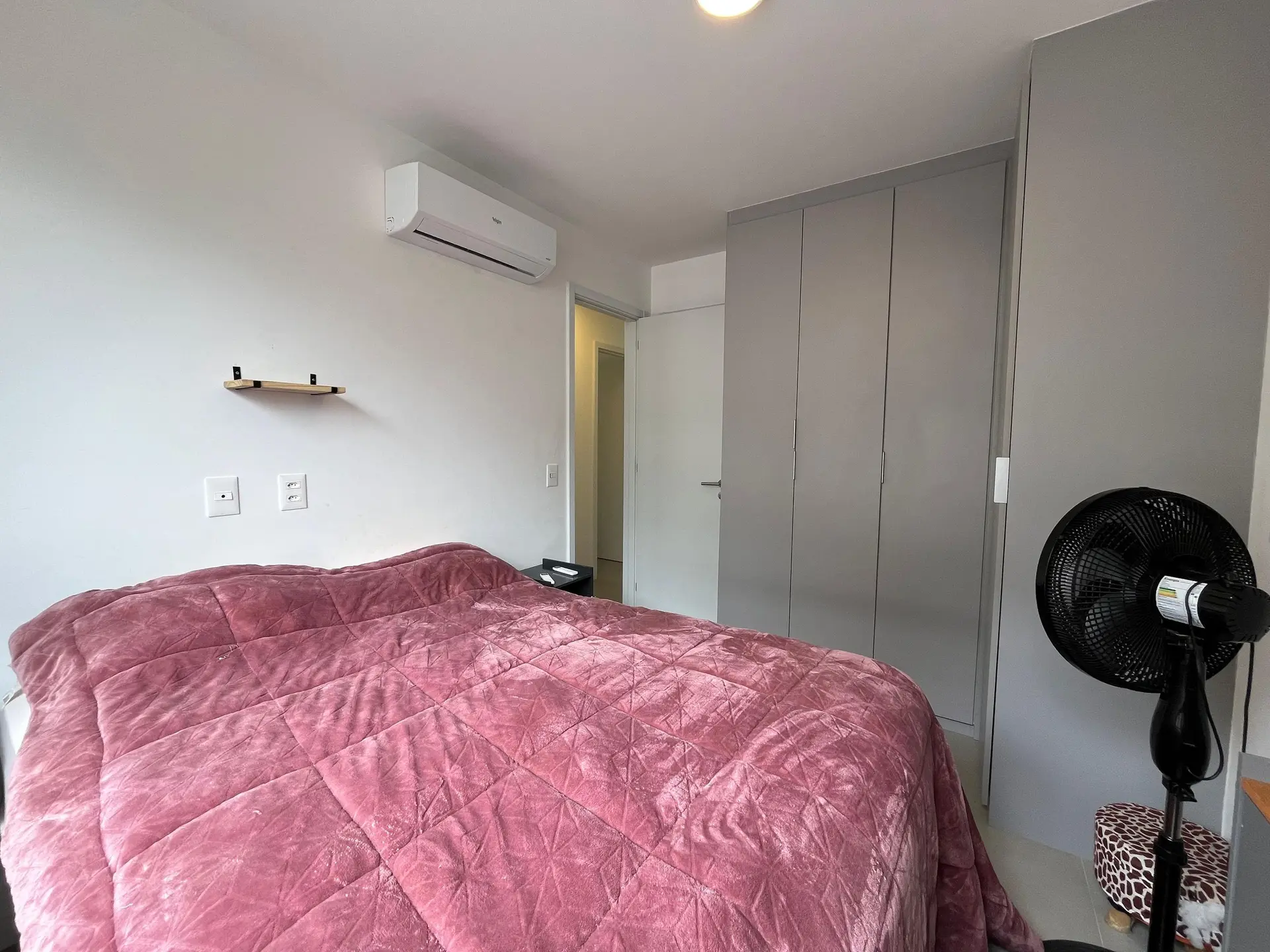 Furnished apartment, 89 m², with a glass-enclosed balcony — photo 35