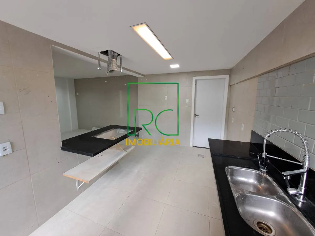 Condominium house with 6 en-suite bedrooms and garden — photo 32