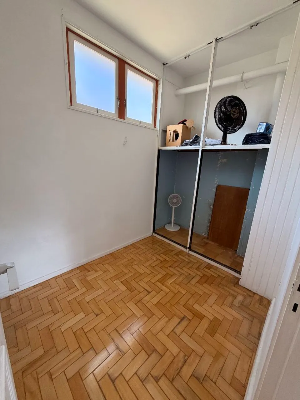 2-bedroom apartment in a building with a gym — photo 2