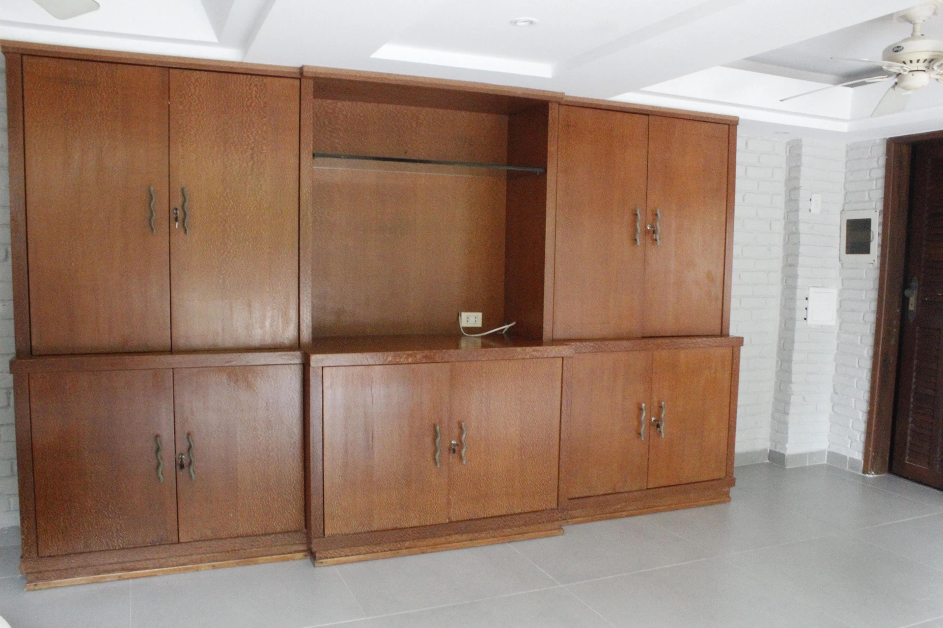 House with 5 bedrooms and 5 parking spaces — photo 33