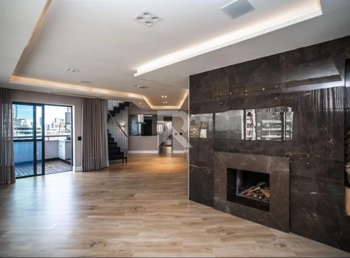 Large apartment with city views and 463 m²