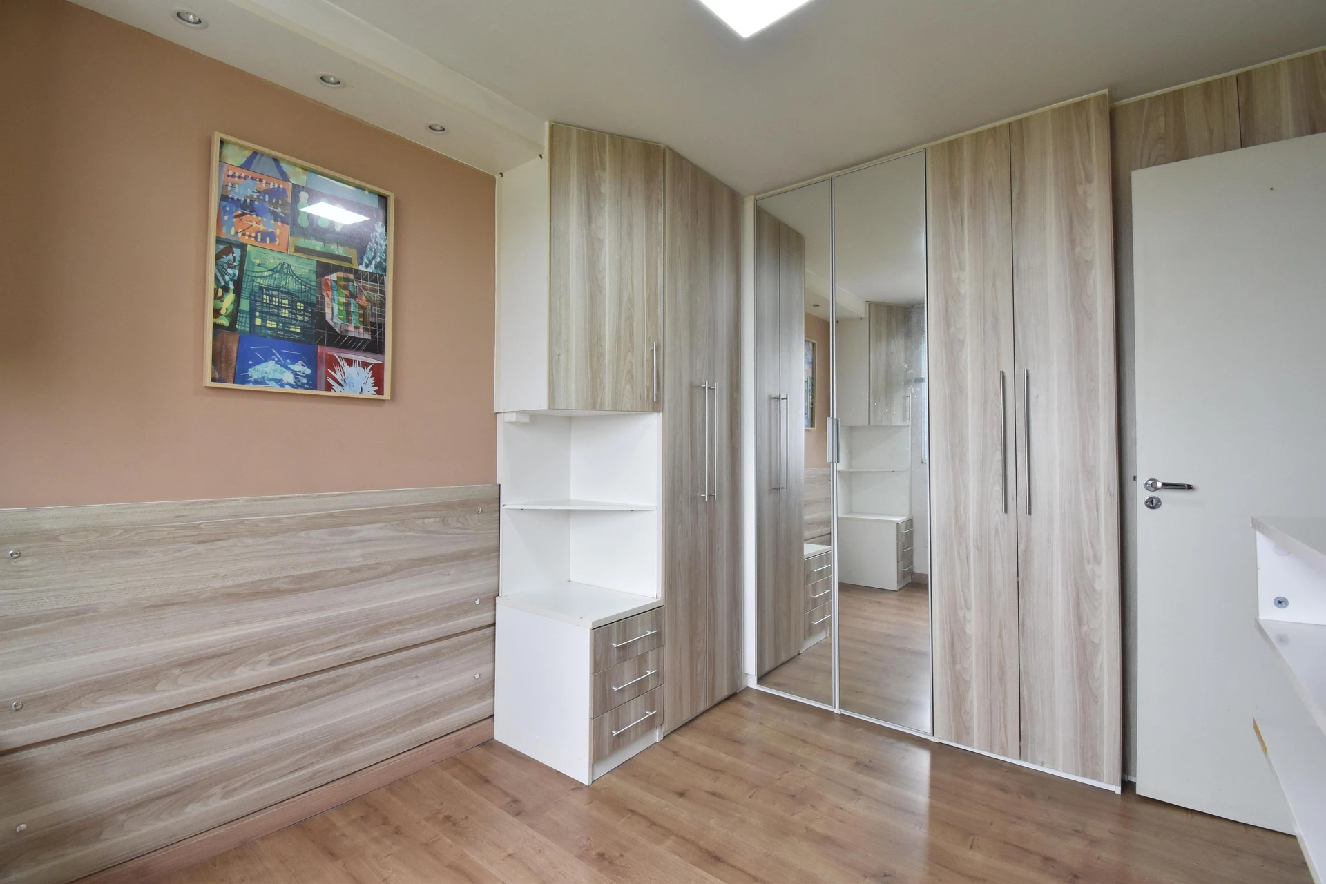 Засклений балкон та 2 спальні: квартира 49 м² — photo 19