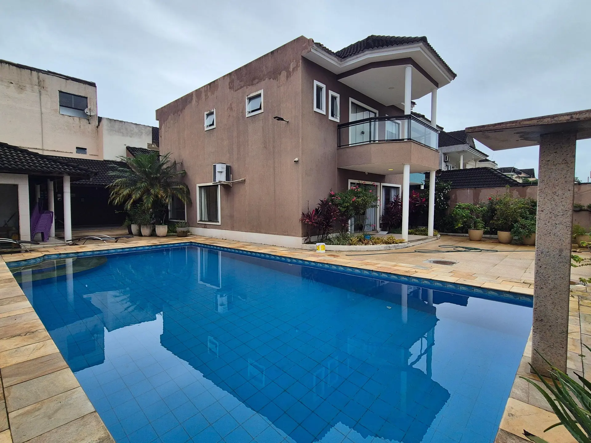 Jacuzzi in a 3-bedroom house, 400 m² — photo 44