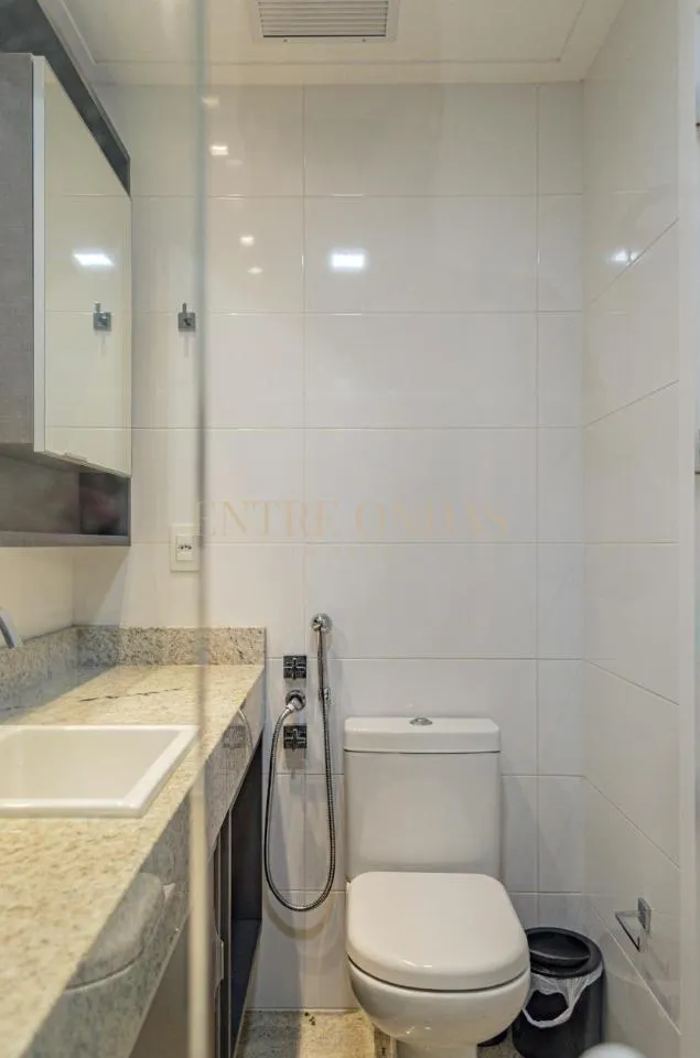 Furnished 2-bedroom apartment with open-plan kitchen — photo 25
