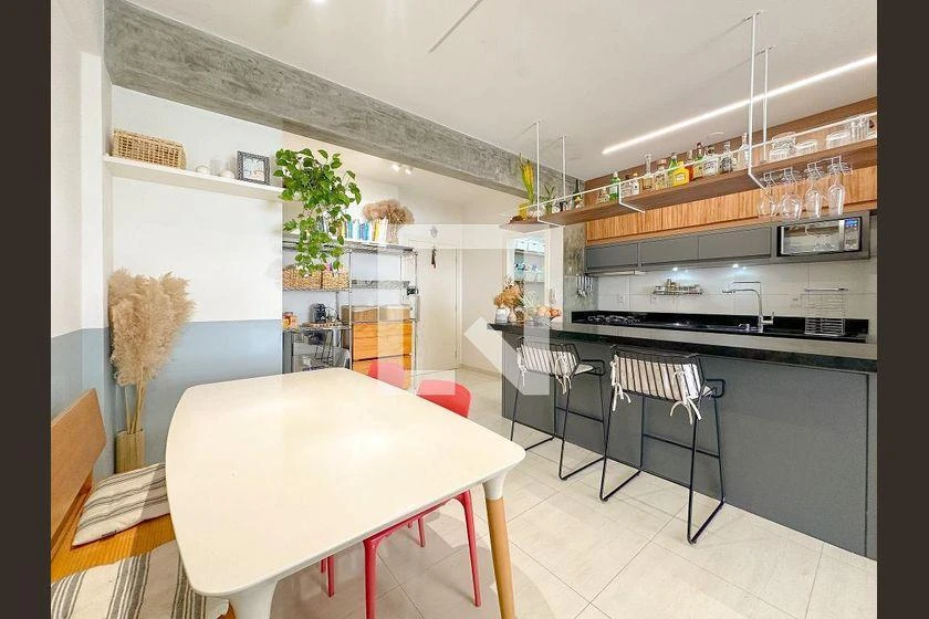 Balcony with a grill in a 2-bedroom apartment, 92 m² — photo 23