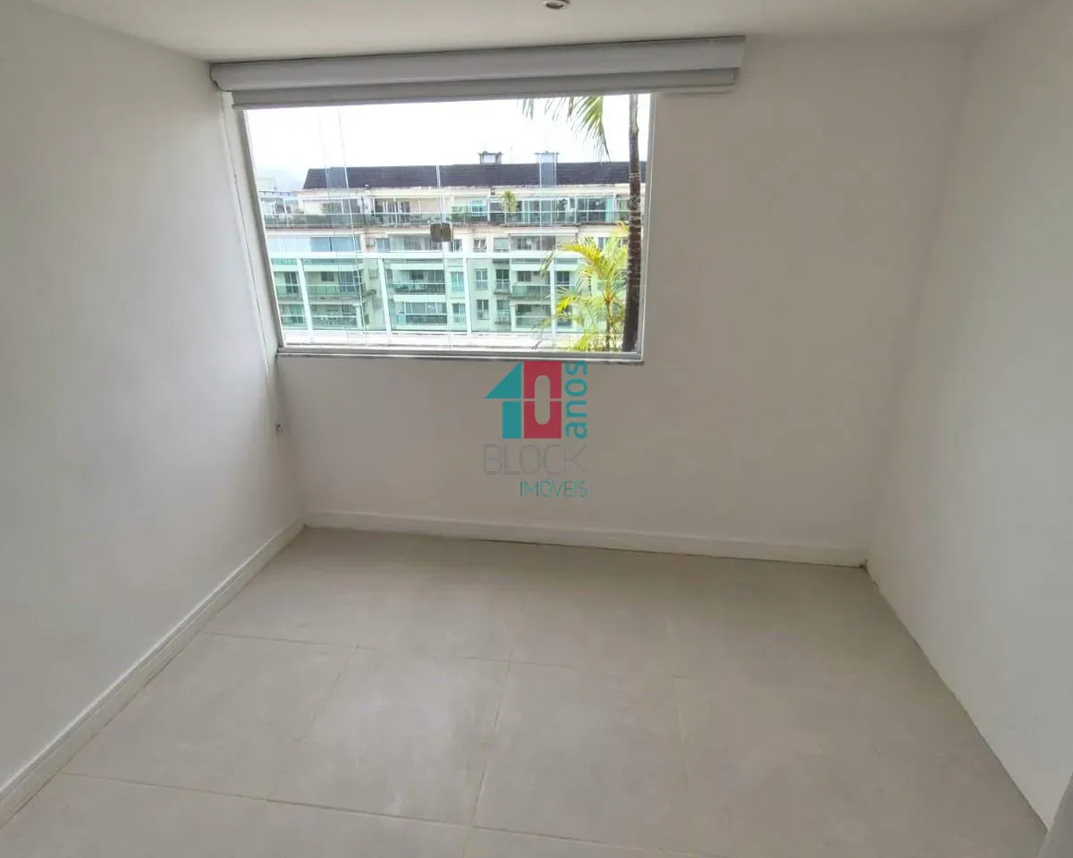 Apartment, 203 m², with a glass-enclosed balcony — photo 13