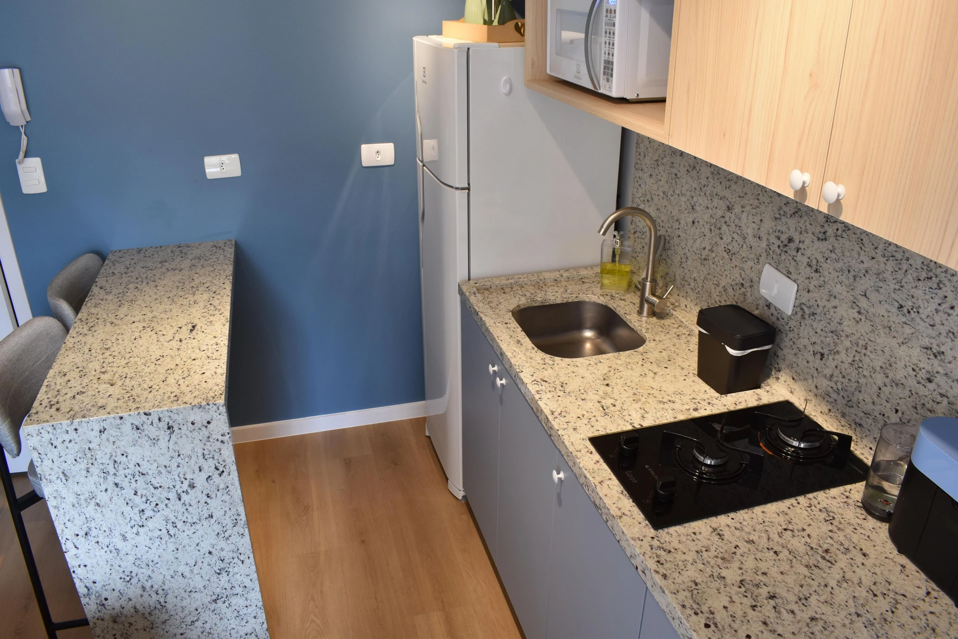 Furnished studio in a building with a gym