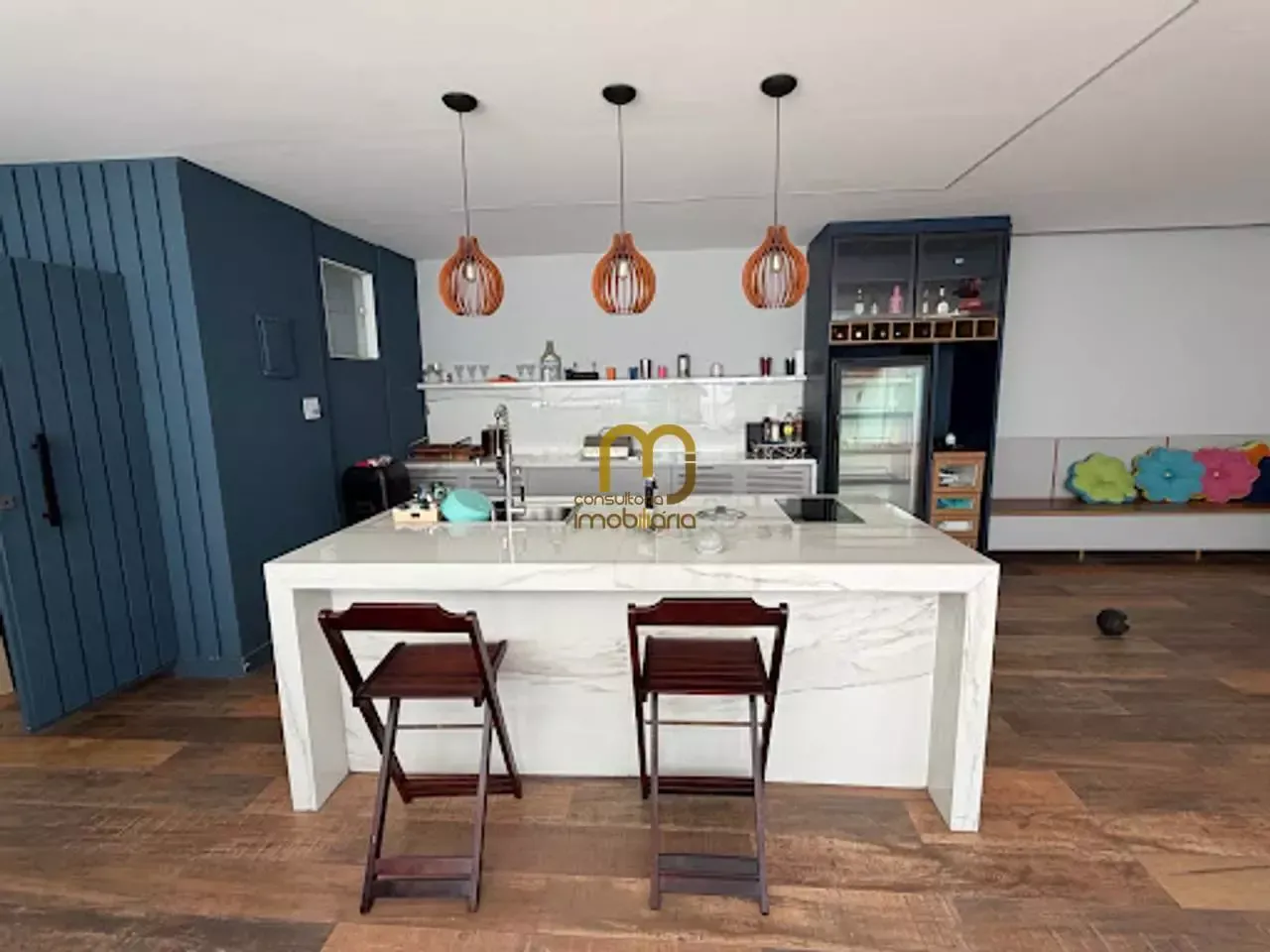 Furnished house, 300 m², with a glass-enclosed balcony — photo 2