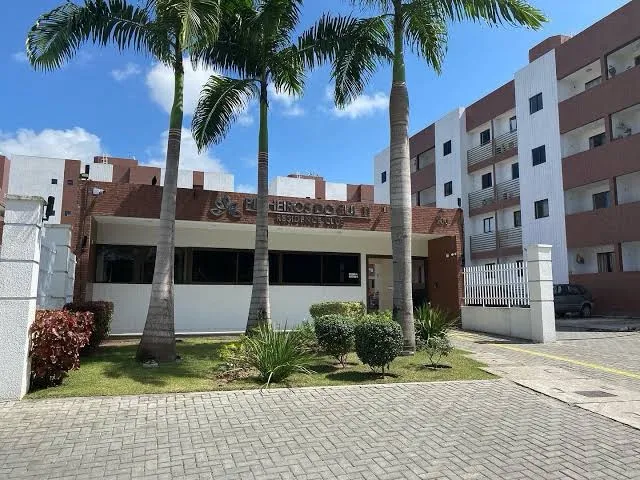 2-bedroom apartment in a building with a gym — photo 8