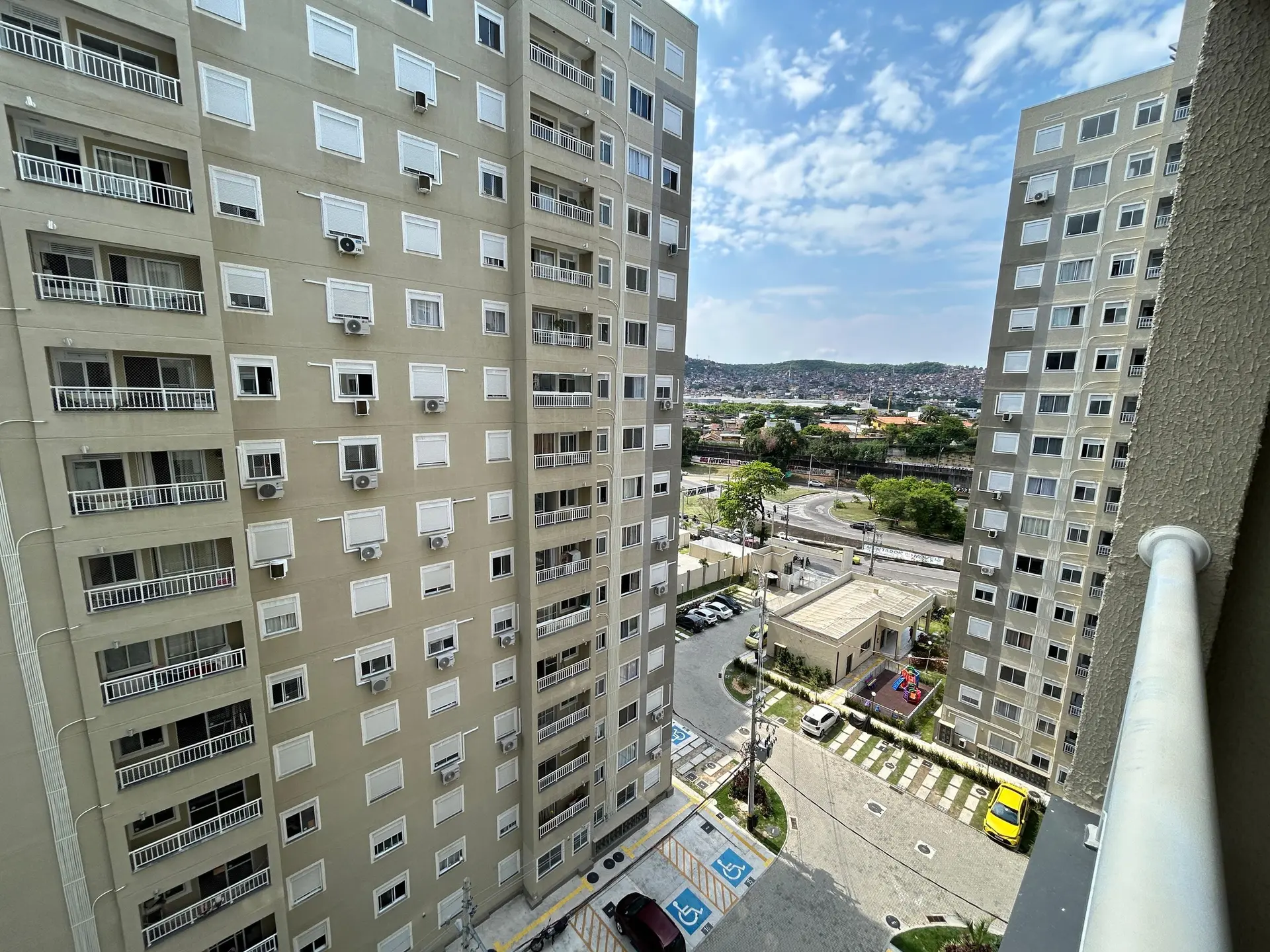 Квартира з 2 спальнями, у будинку є басейн — photo 41