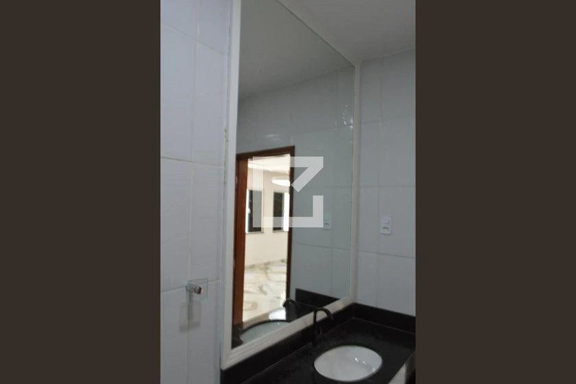 Casa de 3 quartos com janelas do piso ao teto — photo 90