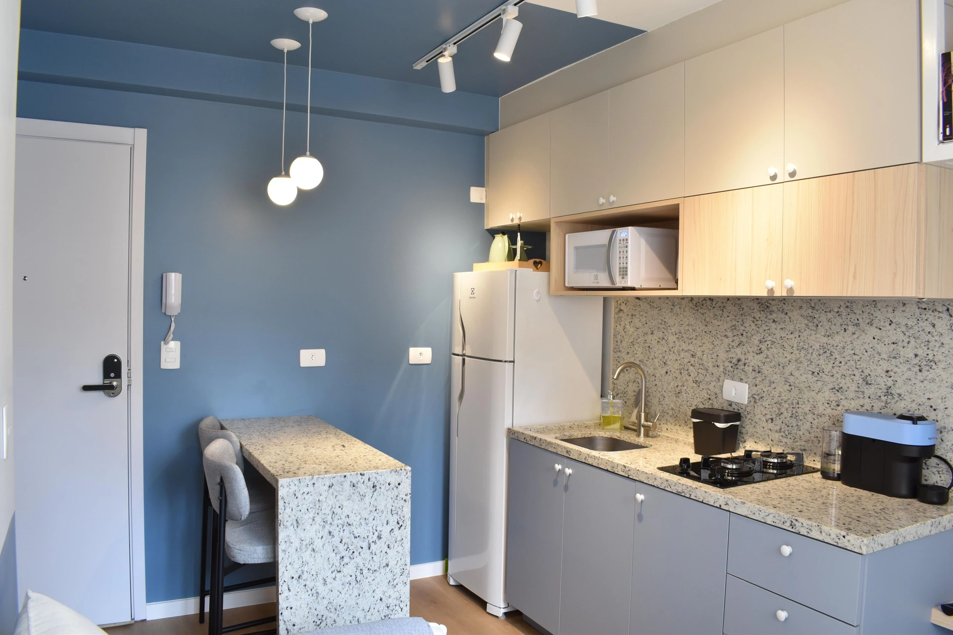 Studio de 28 m² com secadora e máquina de lavar — photo 10
