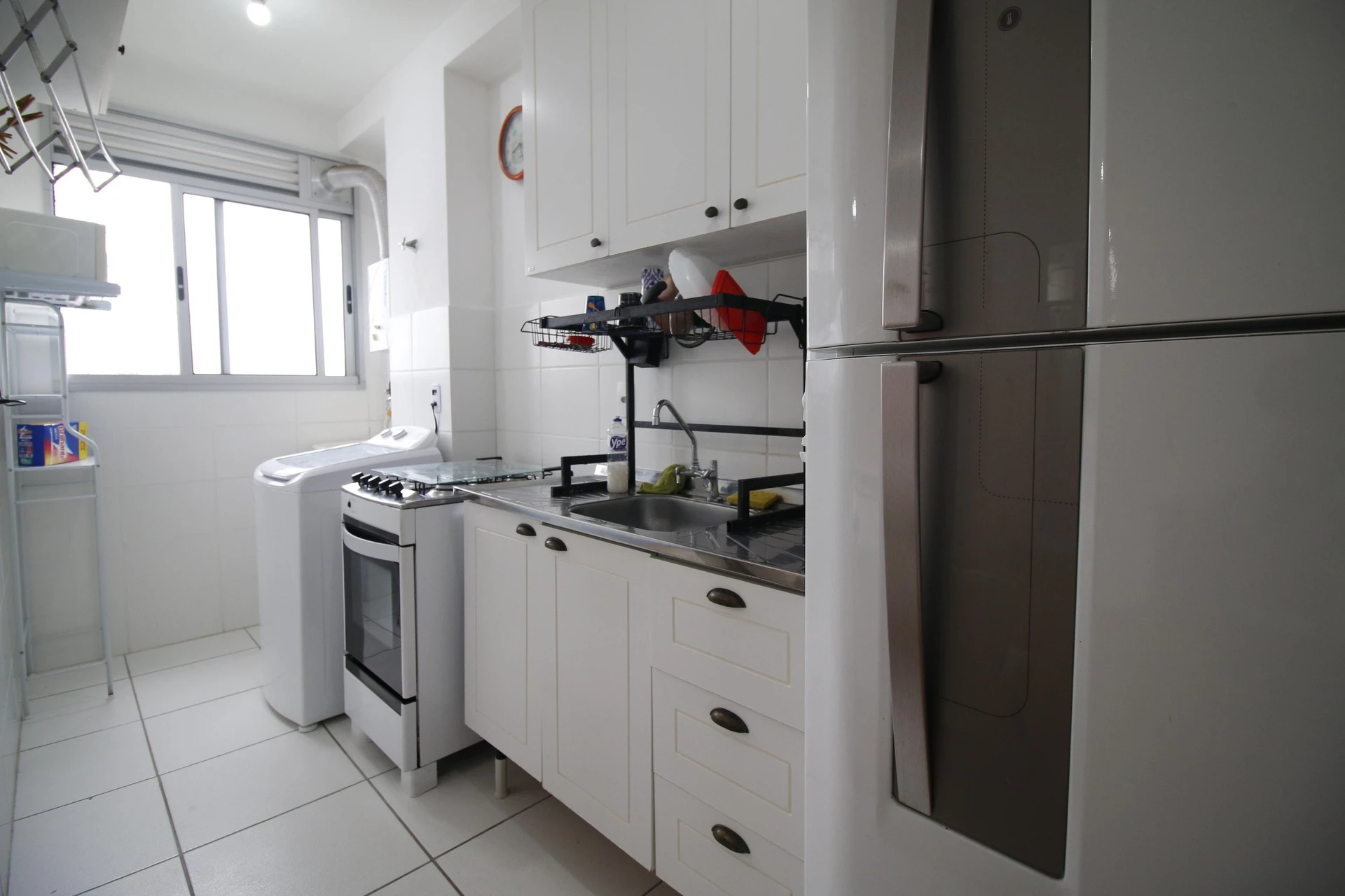 2-bedroom apartment in a building with a gym — photo 2