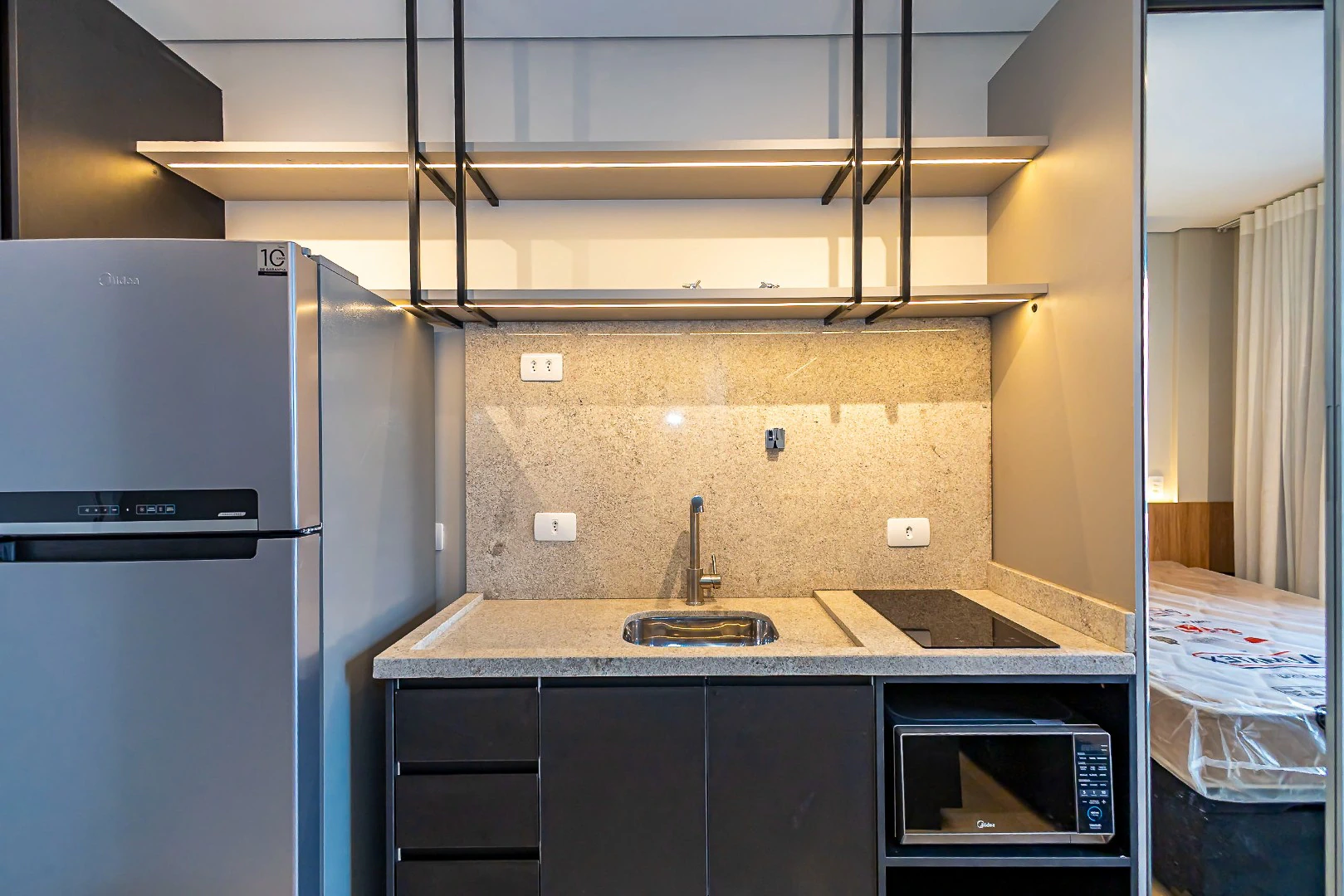 Меблированная студия 20 м² с балконом — photo 5
