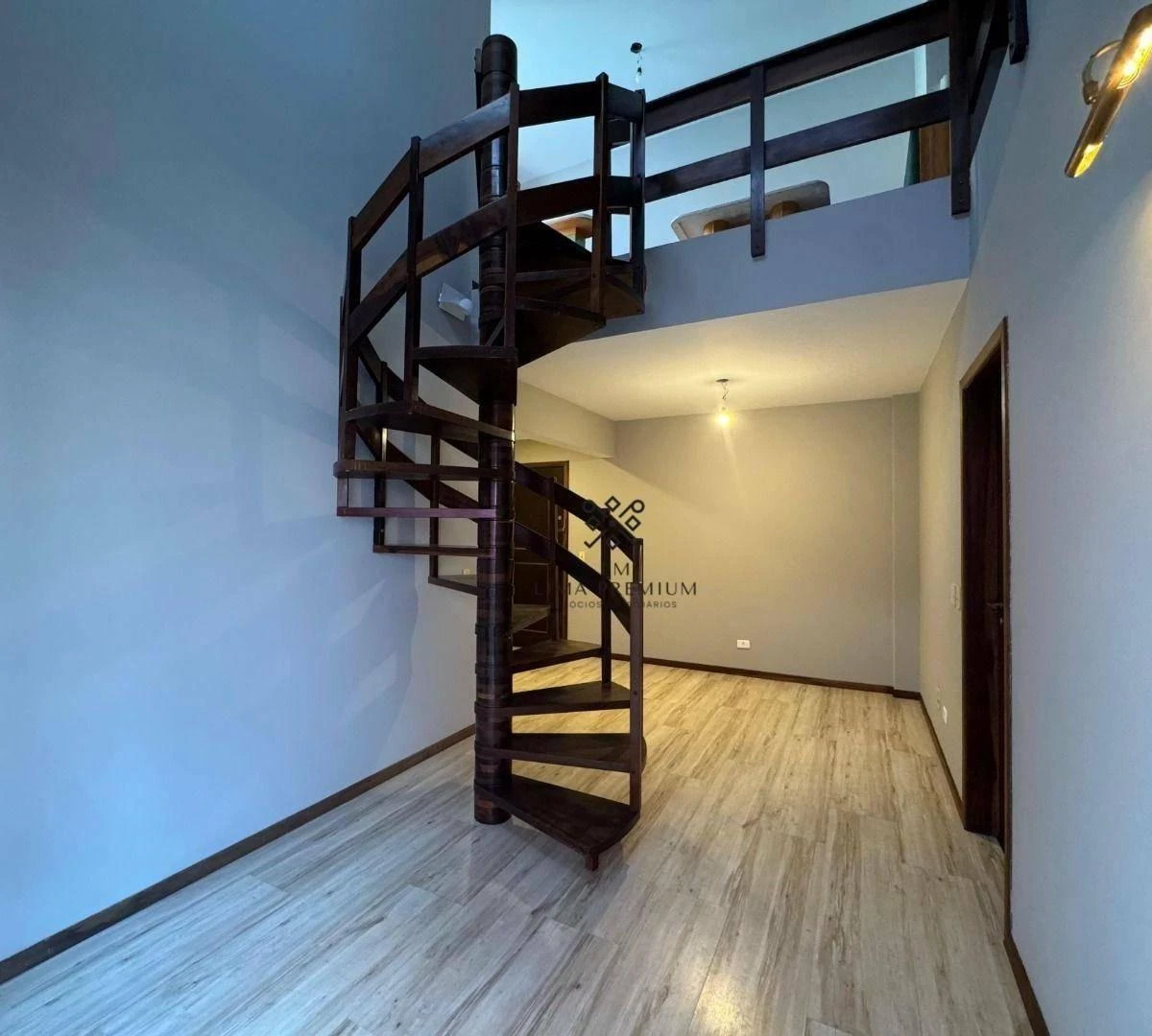 Furnished duplex penthouse with 3 bedrooms and 215 m²