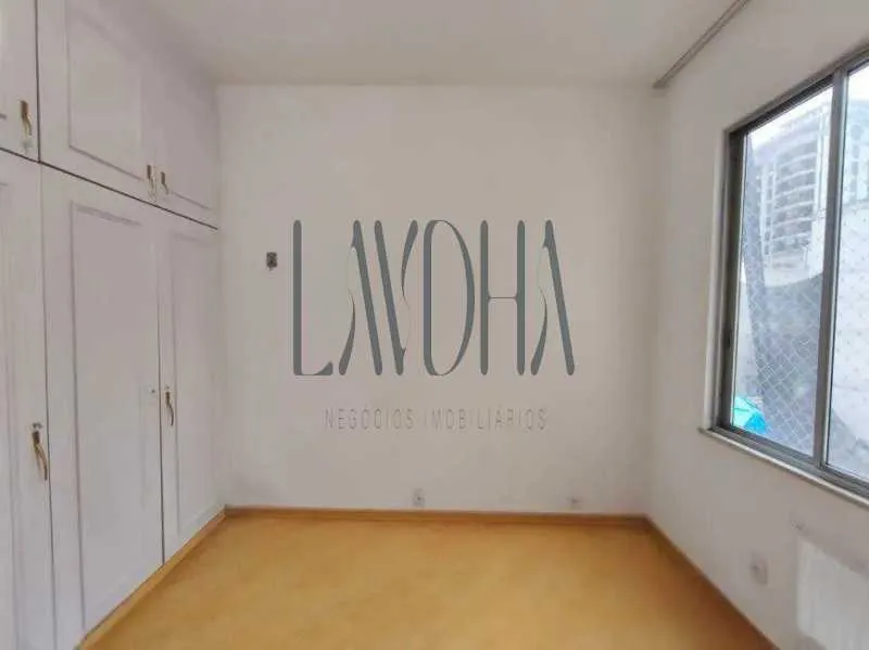 Apartment with 3 bedrooms and hardwood floors — photo 3