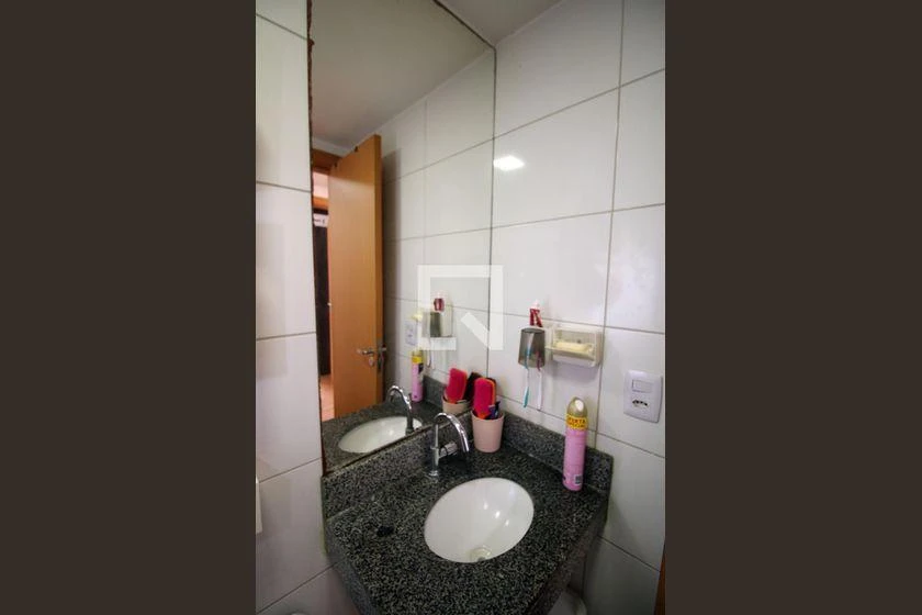 2-bedroom apartment in a building with a gym — photo 7