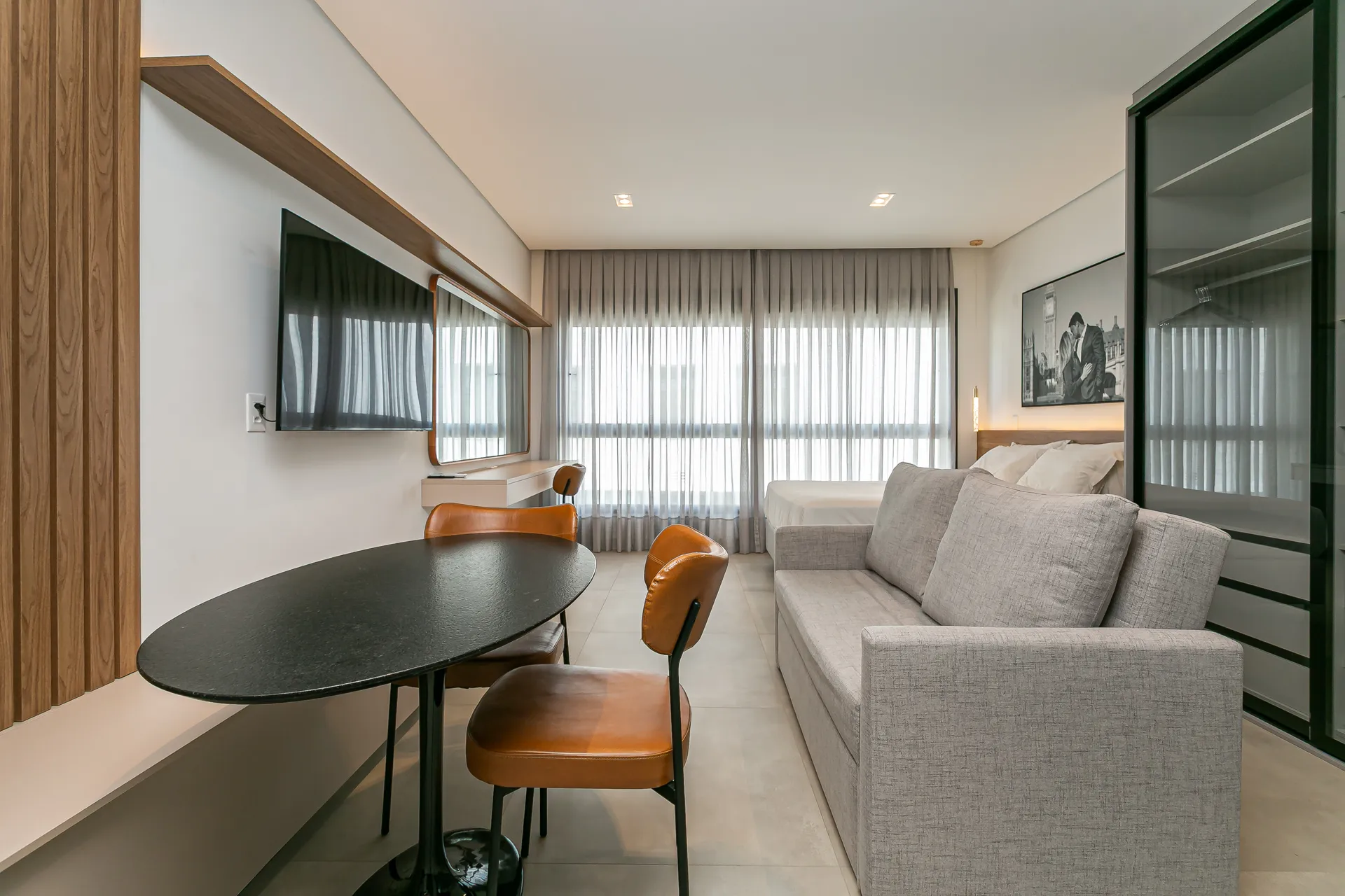 Furnished studio with open-plan kitchen and 39 m² — photo 4