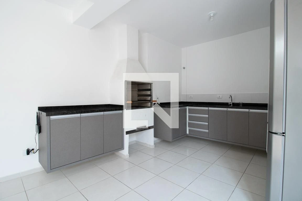 Balcony with a grill in a 2-bedroom apartment, 48 m² — photo 5