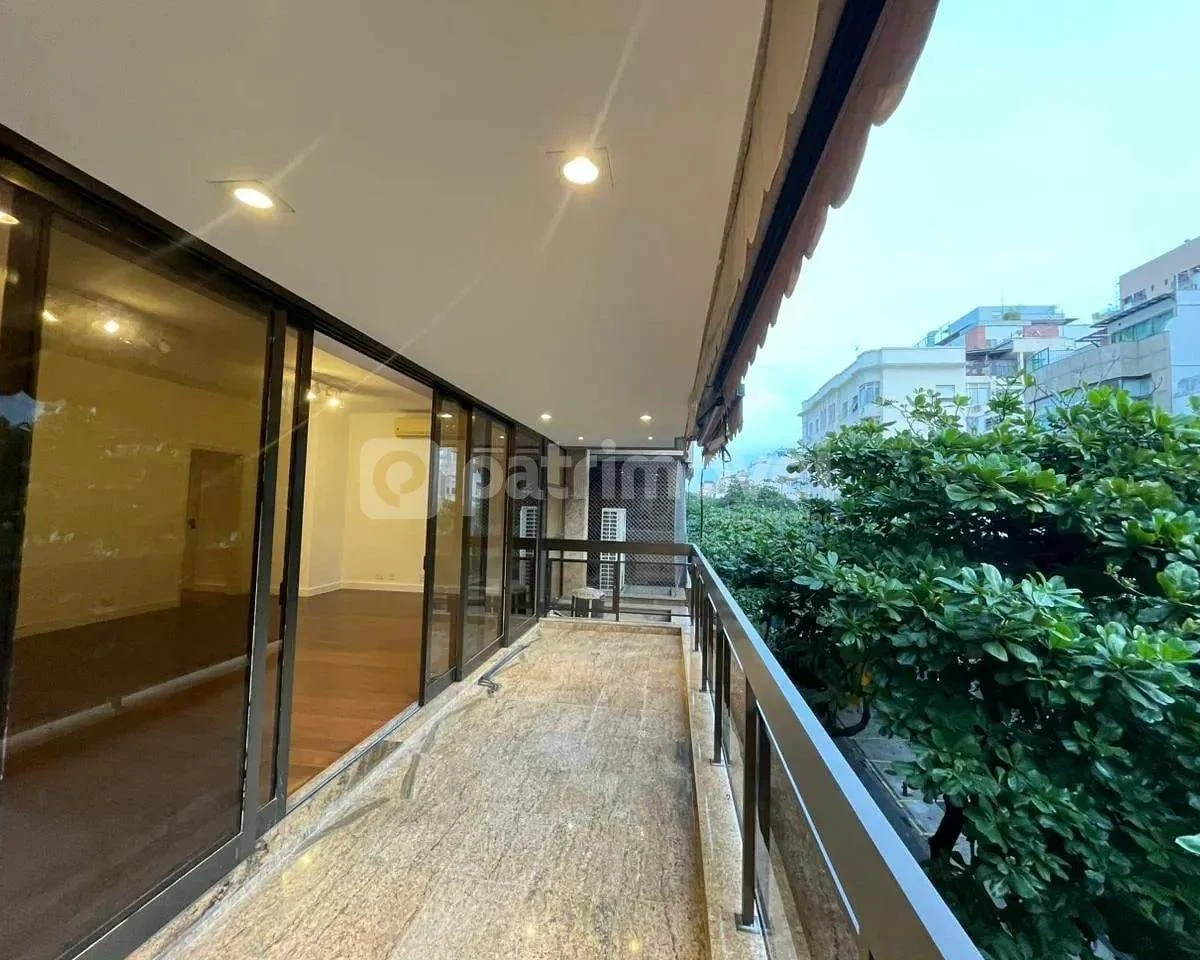 271 m² apartment with an enclosed balcony — photo 5