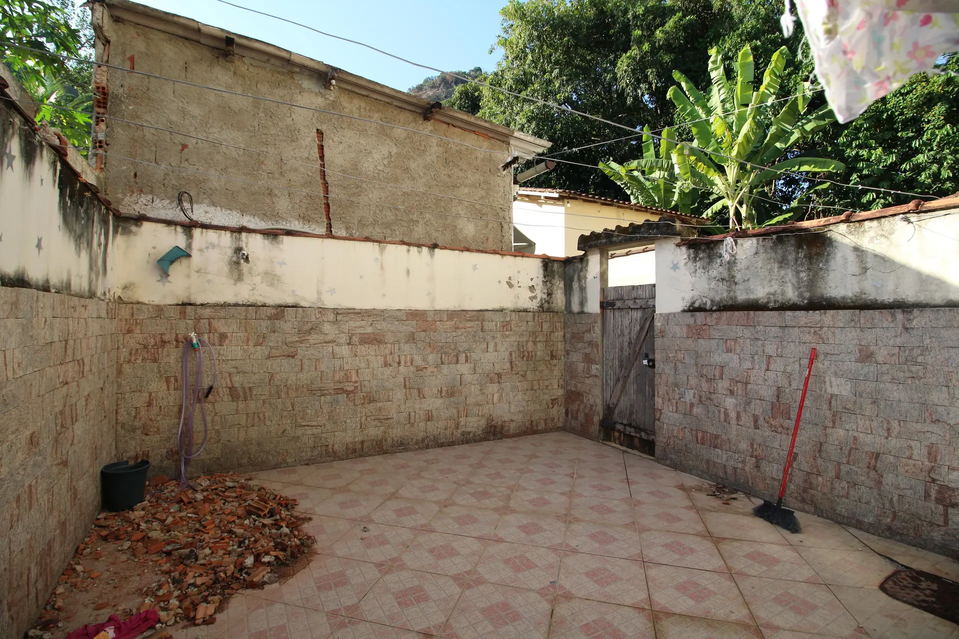 Furnished house with 3 bedrooms, private yard and 1 parking spot — photo 6