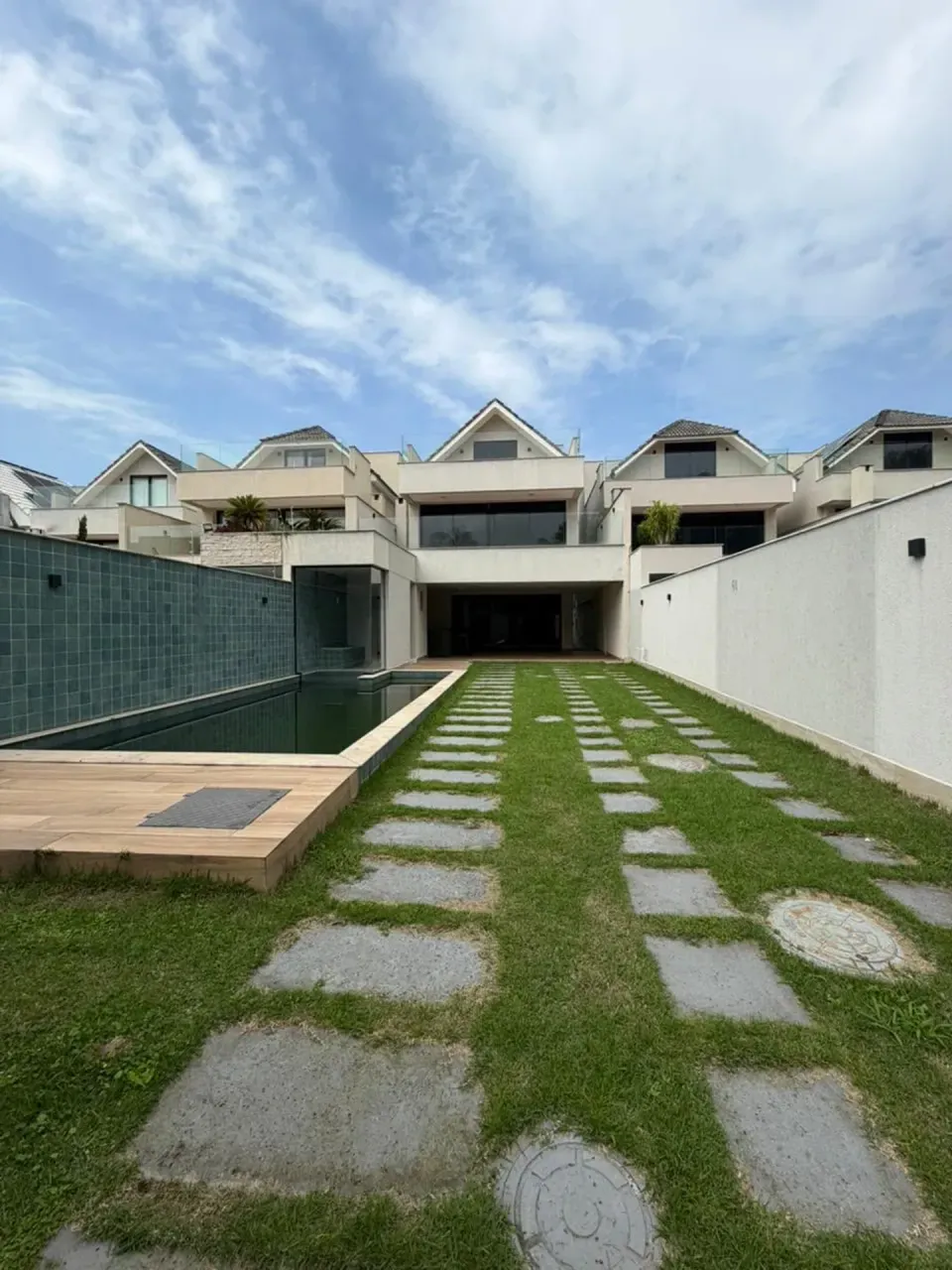 450 m² house with 4 bedrooms and an open-plan kitchen — photo 5