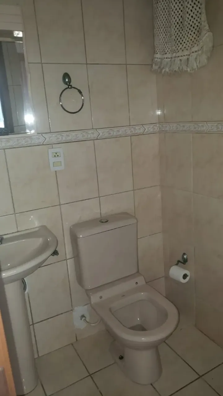 Apartamento com 2 quartos e box de vidro no banheiro — photo 9