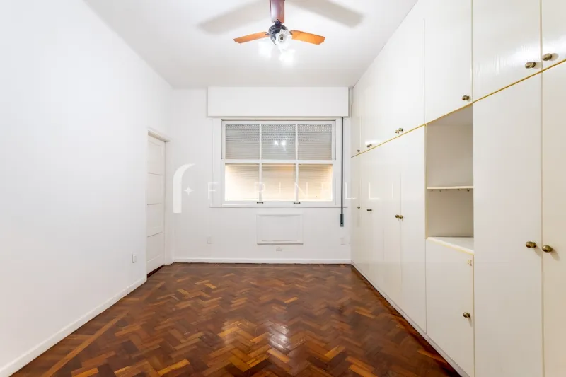 Home office in a 4-bedroom apartment, 196 m² — photo 8
