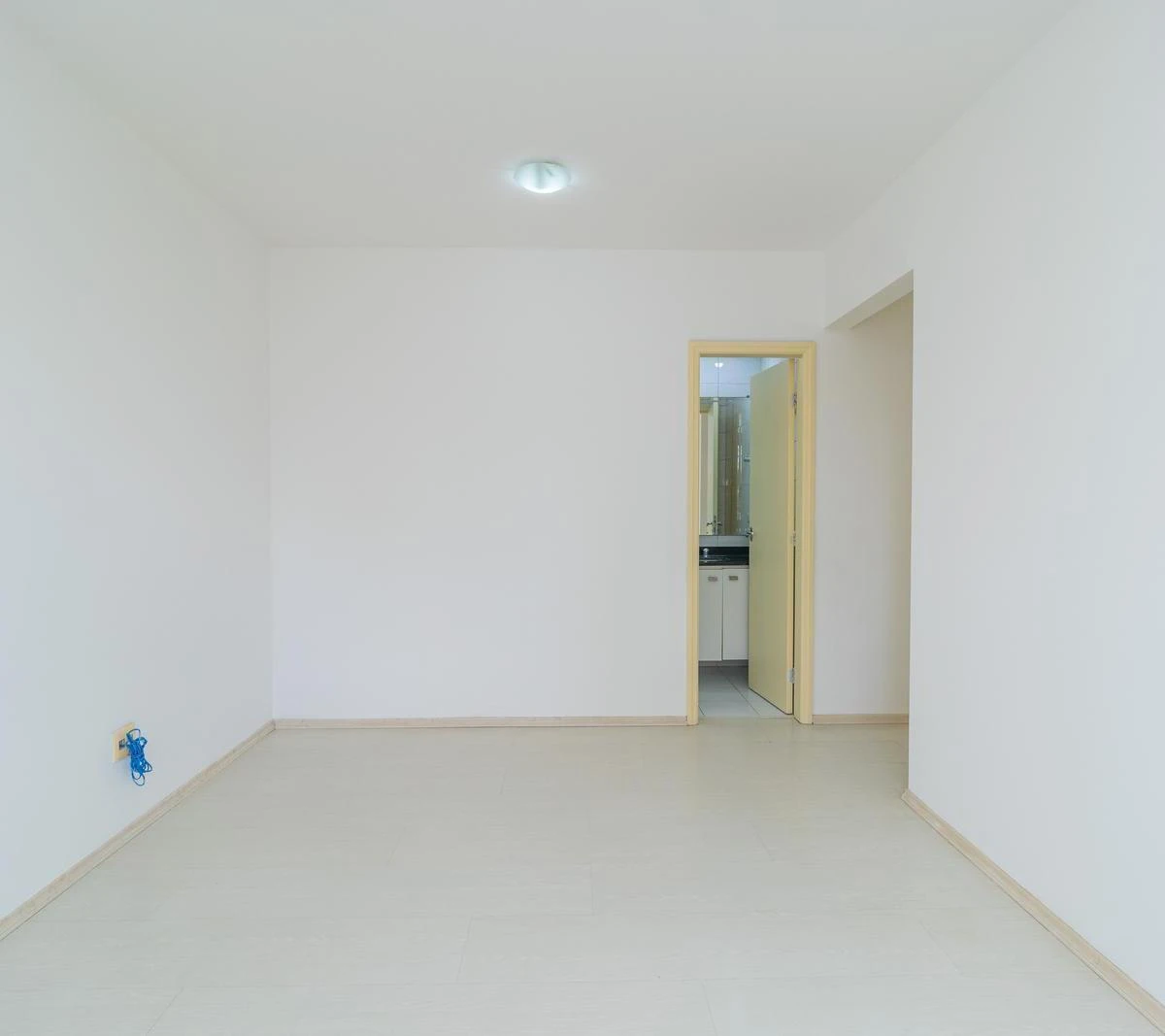 3-bedroom apartment with a grill on the balcony — photo 33