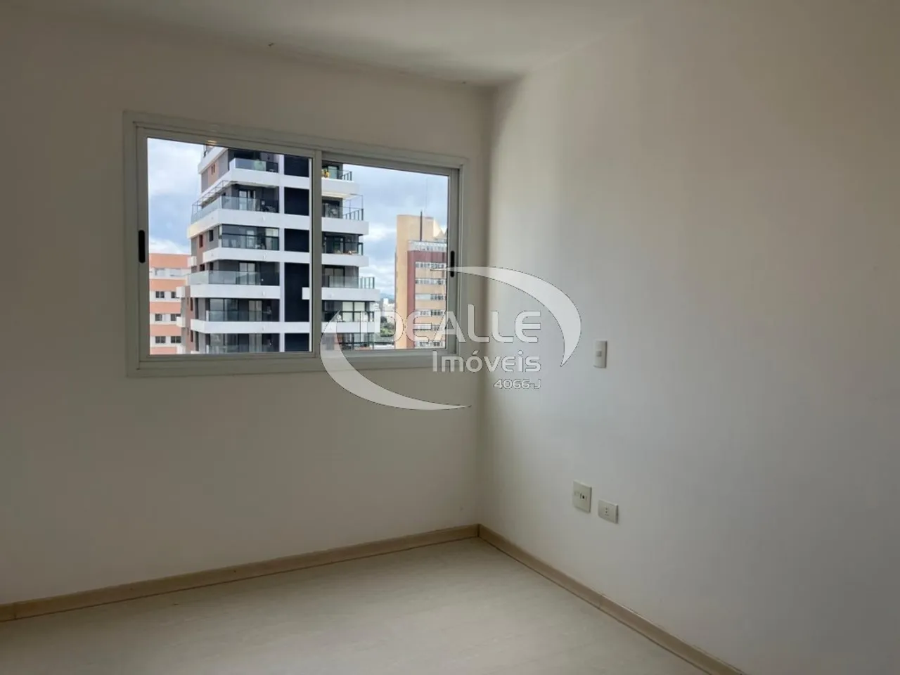 3-bedroom apartment with enclosed balcony and 2 parking spots — photo 15