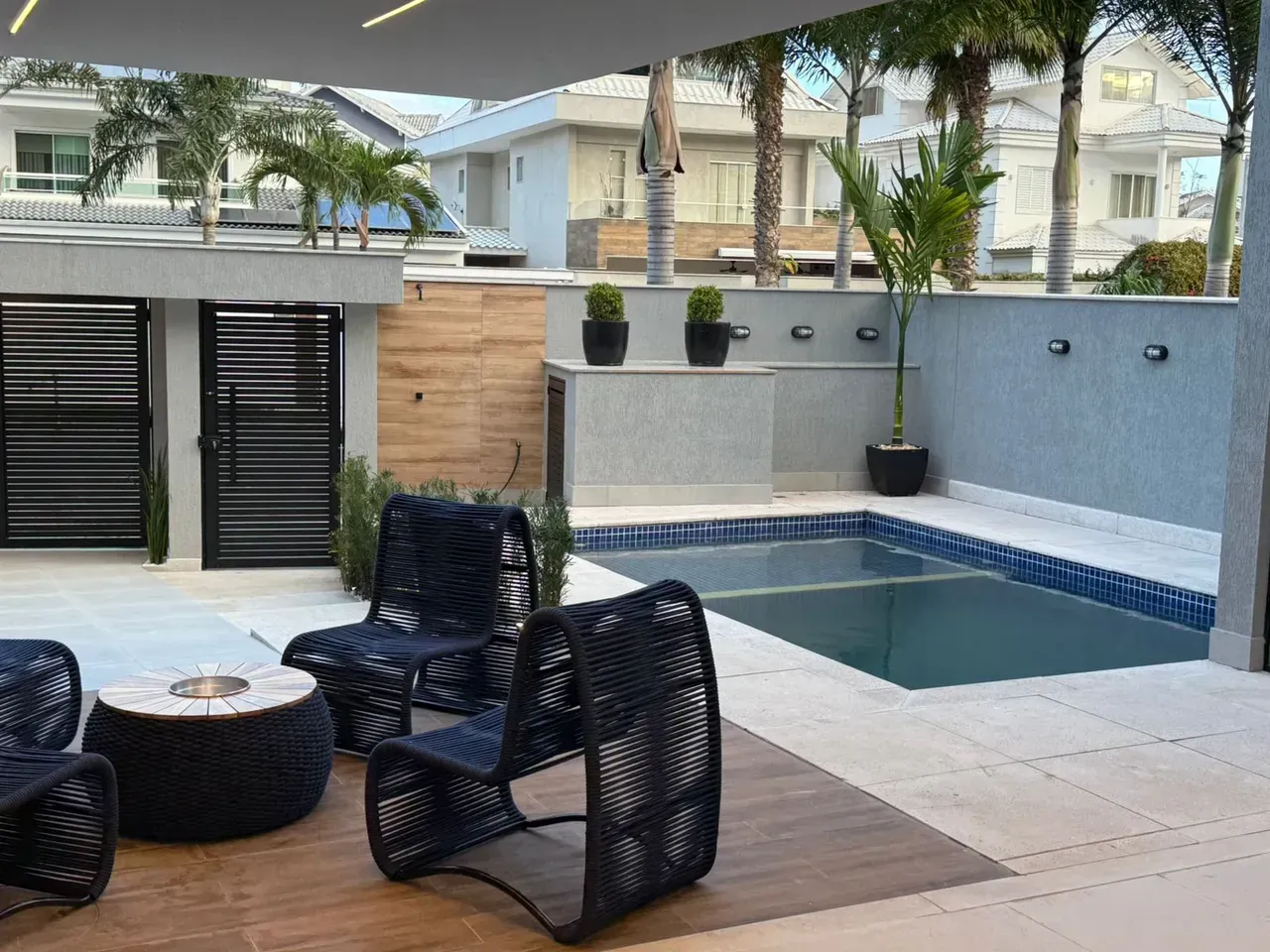Furnished 4-suite house with 5 bathrooms — photo 17