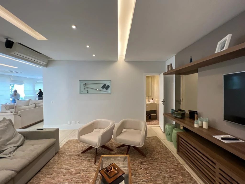Furnished 700 m² house with 4 en-suites and 4 parking — photo 23