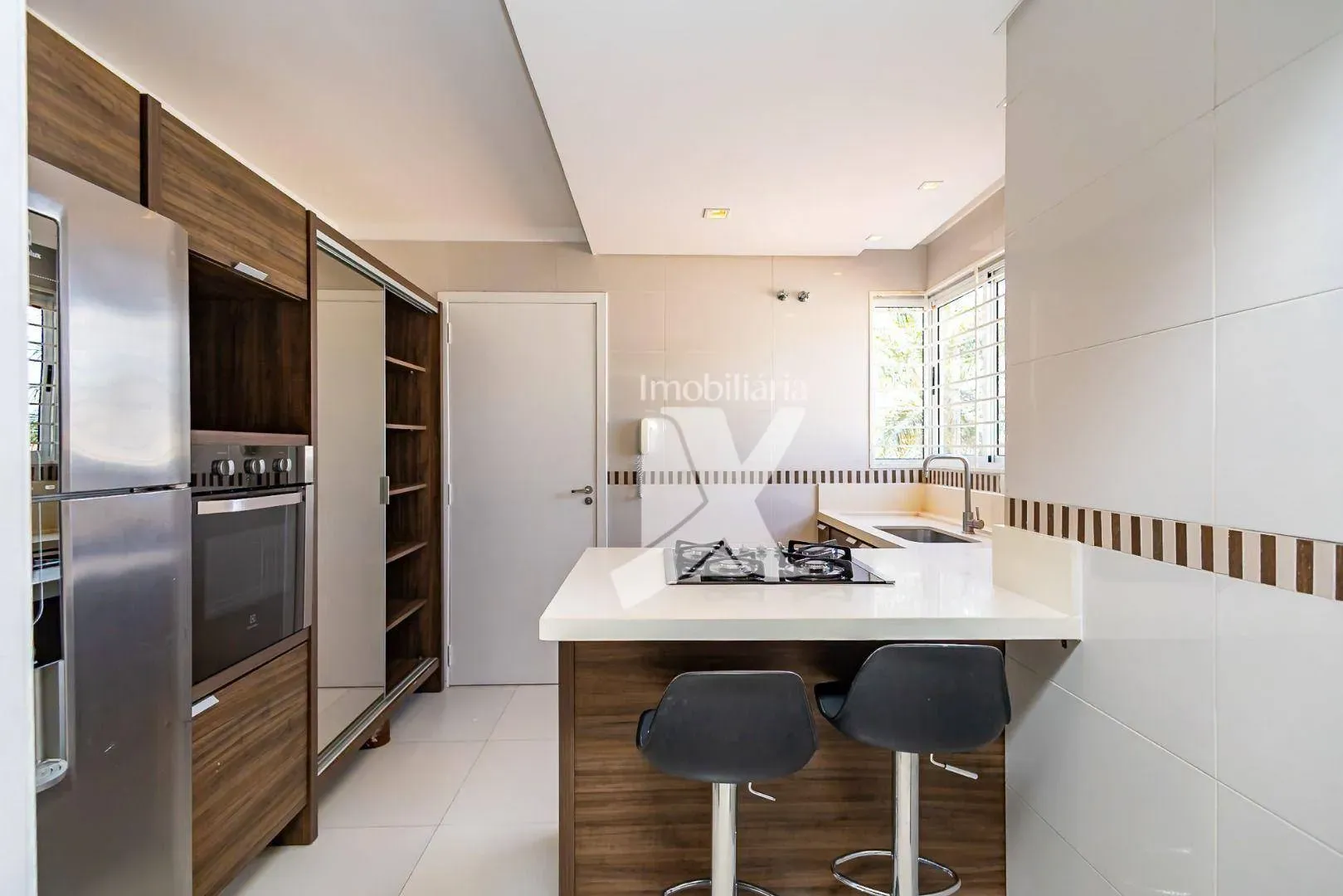 3-bedroom house with a home office — photo 2