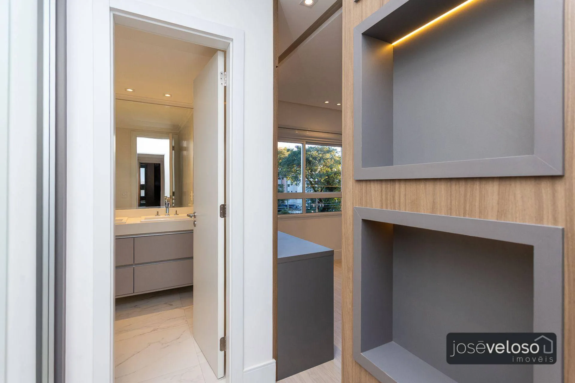 Apartment with open-plan kitchen and 4 bedrooms, 297 m² — photo 37