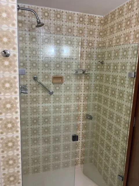 Unfurnished 3-bedroom apartment with 3 bathrooms — photo 22