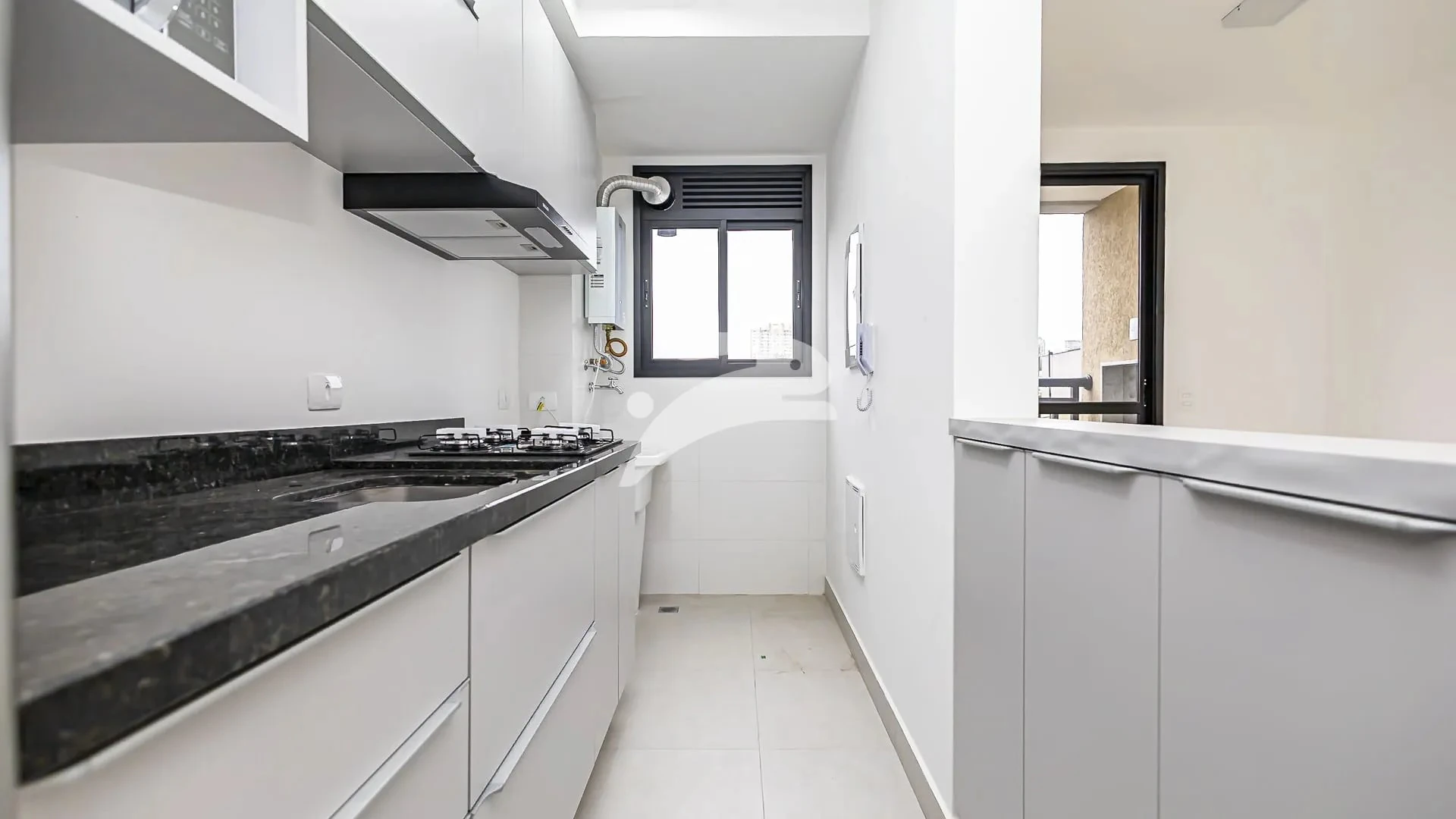 Furnished 2-bedroom apartment with 1 bathroom — photo 9