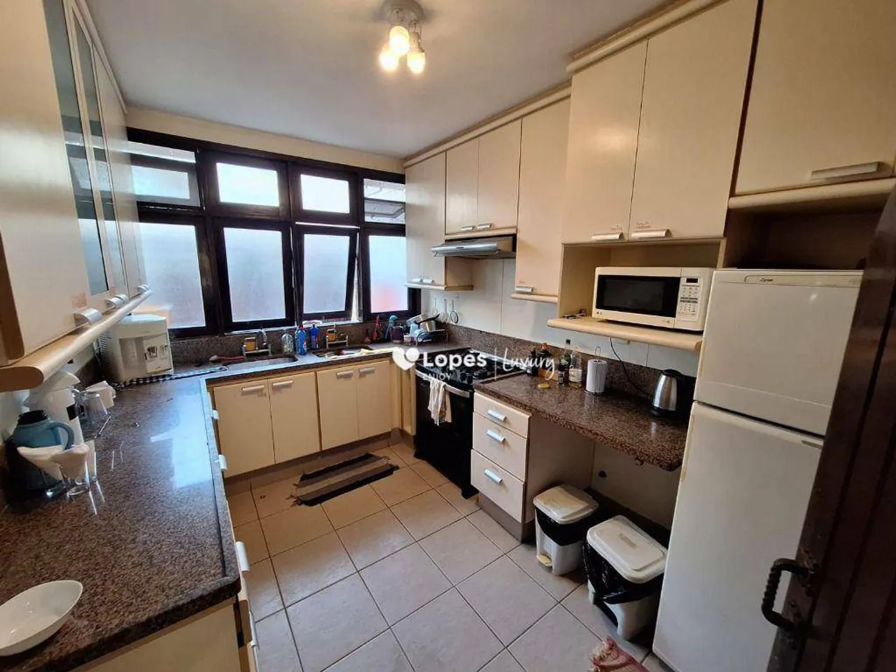 House with 5 bedrooms and 5 baths, separate kitchen — photo 16