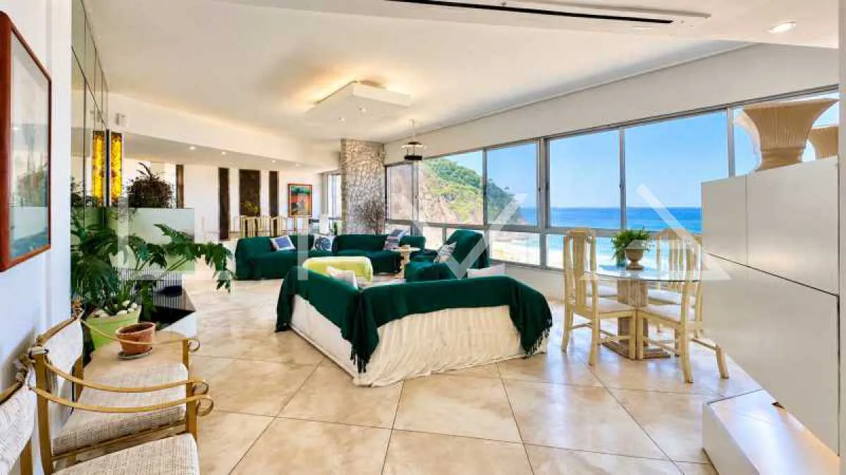 178 m² apartment with a bathtub and a water view — photo 4