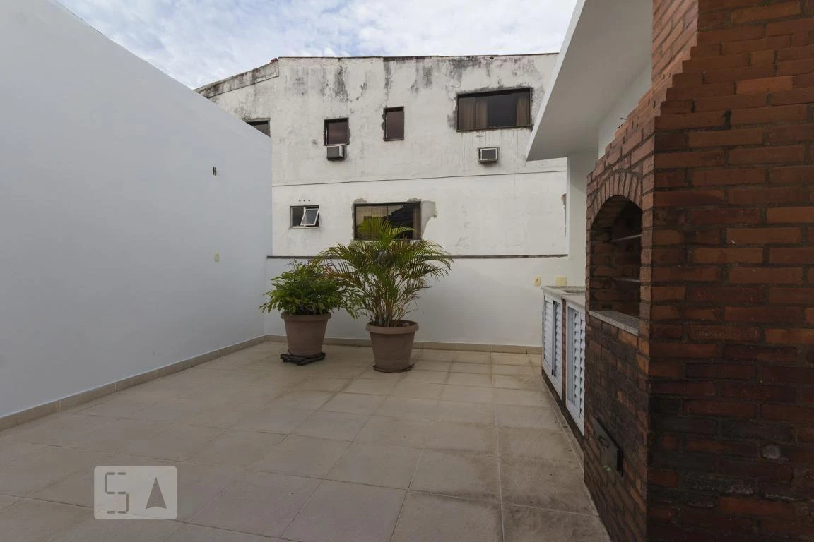 195 m² rental apartment with 3 bedrooms and 2 parking spaces — photo 14