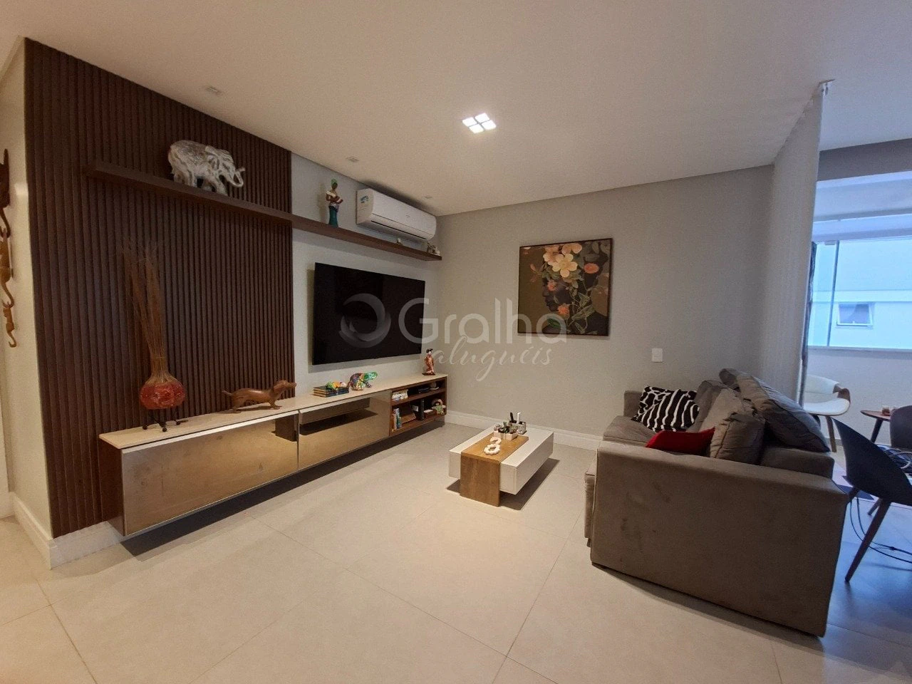 Floor-to-ceiling windows in a 3-bedroom apartment, 257 m² — photo 14