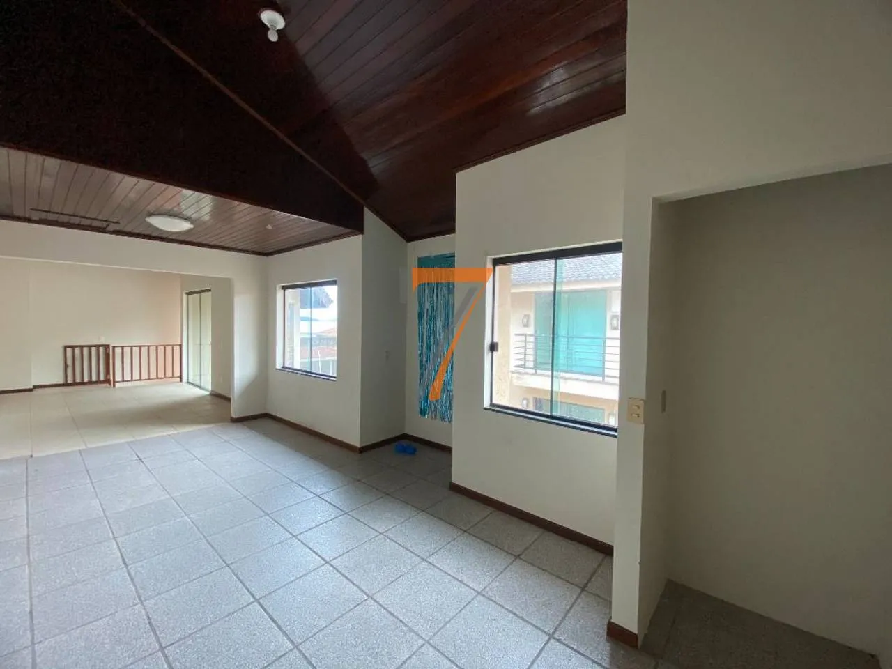 3-bedroom house with a water view in Florianópolis — photo 21