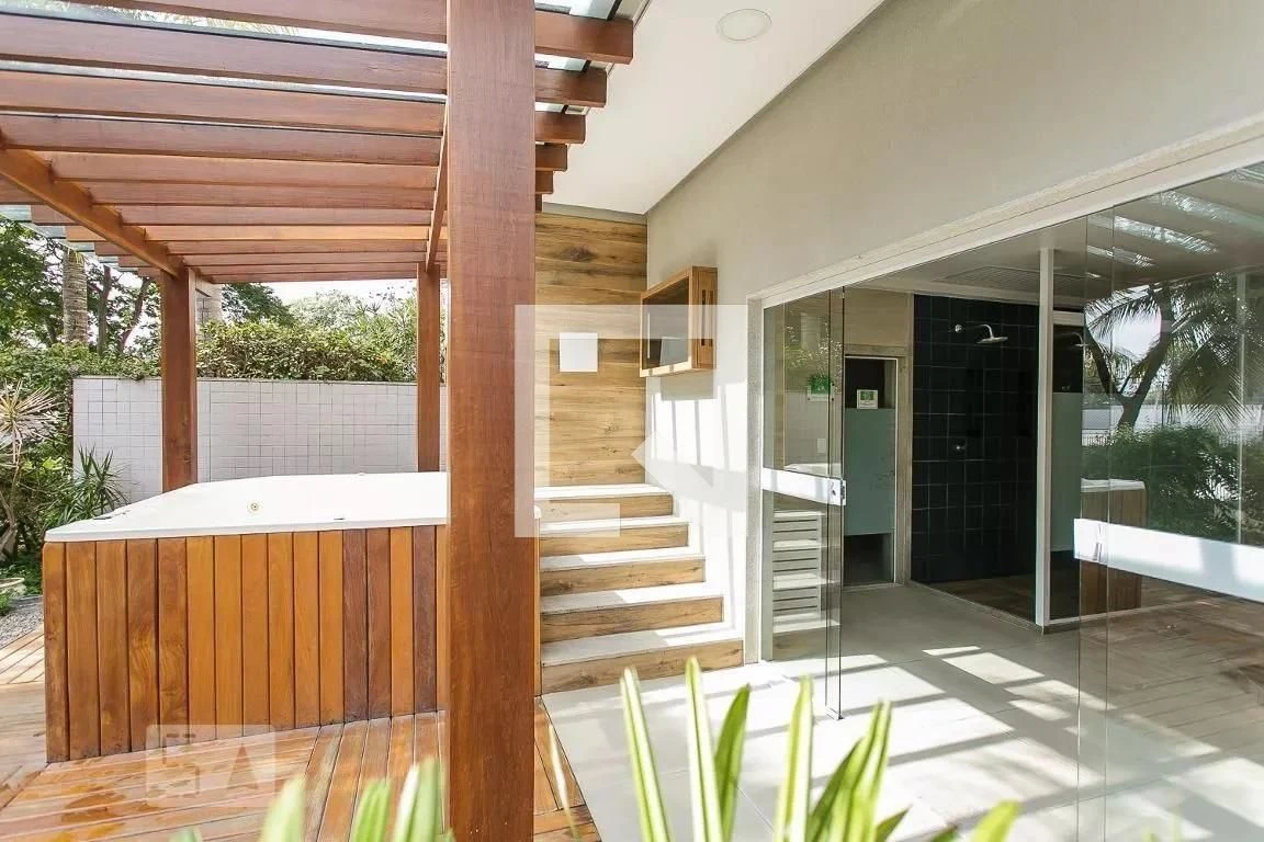Glass-enclosed balcony in a 3-bedroom apartment, 85 m² — photo 7