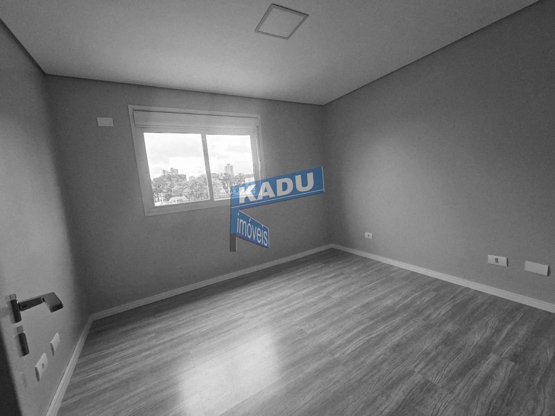 Apartment on the 2nd floor with a grill on the balcony — photo 13