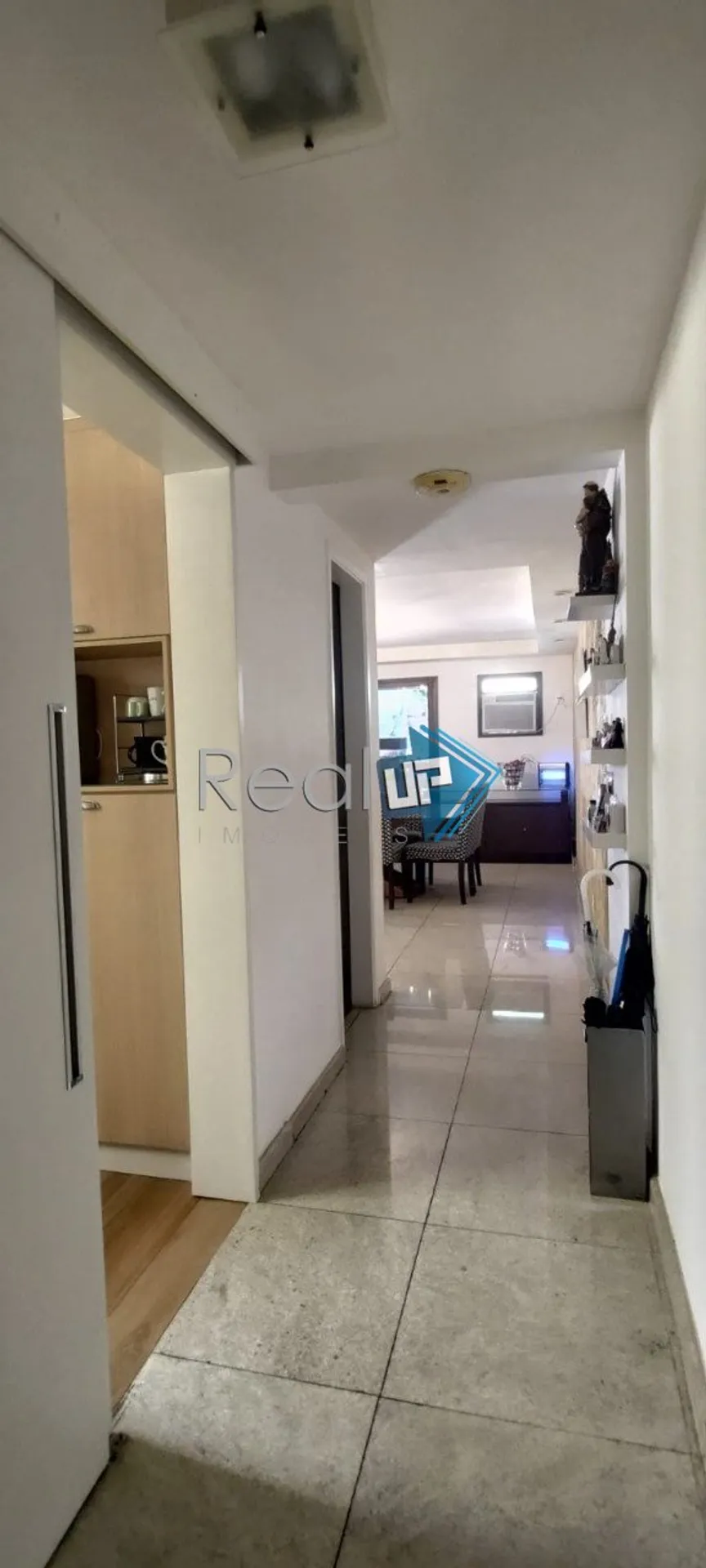 Unfurnished apartment with 3 bedrooms and a glazed balcony — photo 2